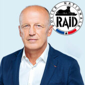 Rencontre avec Bruno Pomart, policier d'élite de la première équipe du R.A.I.D, homme de télé et de radio (les Grandes Gueules RMC), fondateur de l'association RAID AVENTURE